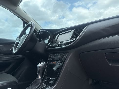 Used 2022 Buick Encore Preferred image 24