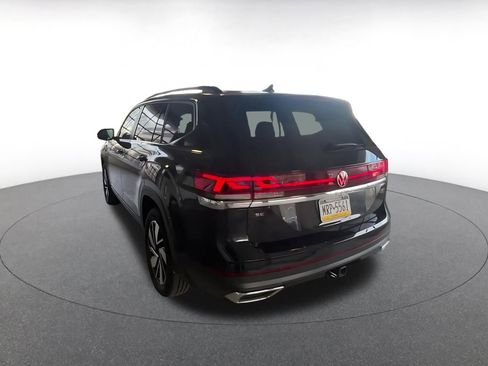 Used 2025 Volkswagen Atlas SE image 16