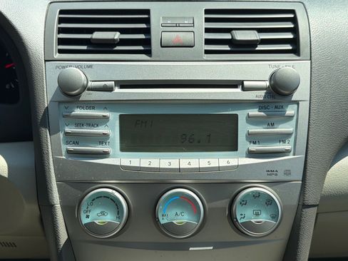 Used 2009 Toyota Camry LE FWD image 21