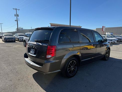 Used 2017 Dodge Grand Caravan GT FWD image 7
