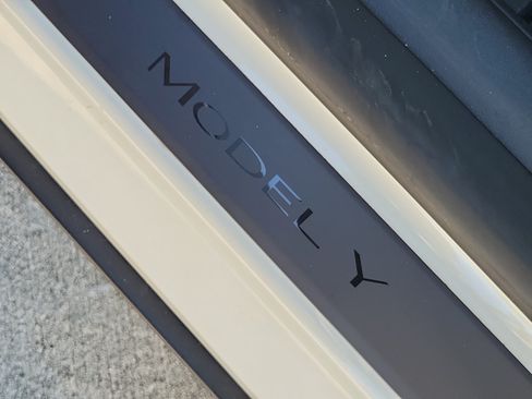 Used 2024 Tesla Model Y Long Range RWD image 23