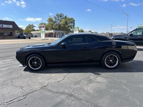 Used 2015 Dodge Challenger SXT w/ Driver Convenience Group image 6