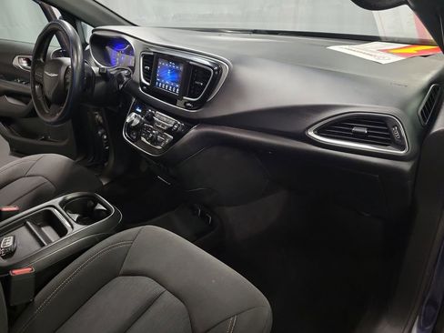 Used 2019 Chrysler Pacifica Touring Plus w/ S Appearance Package FWD image 25