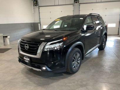 Used 2024 Nissan Pathfinder SV