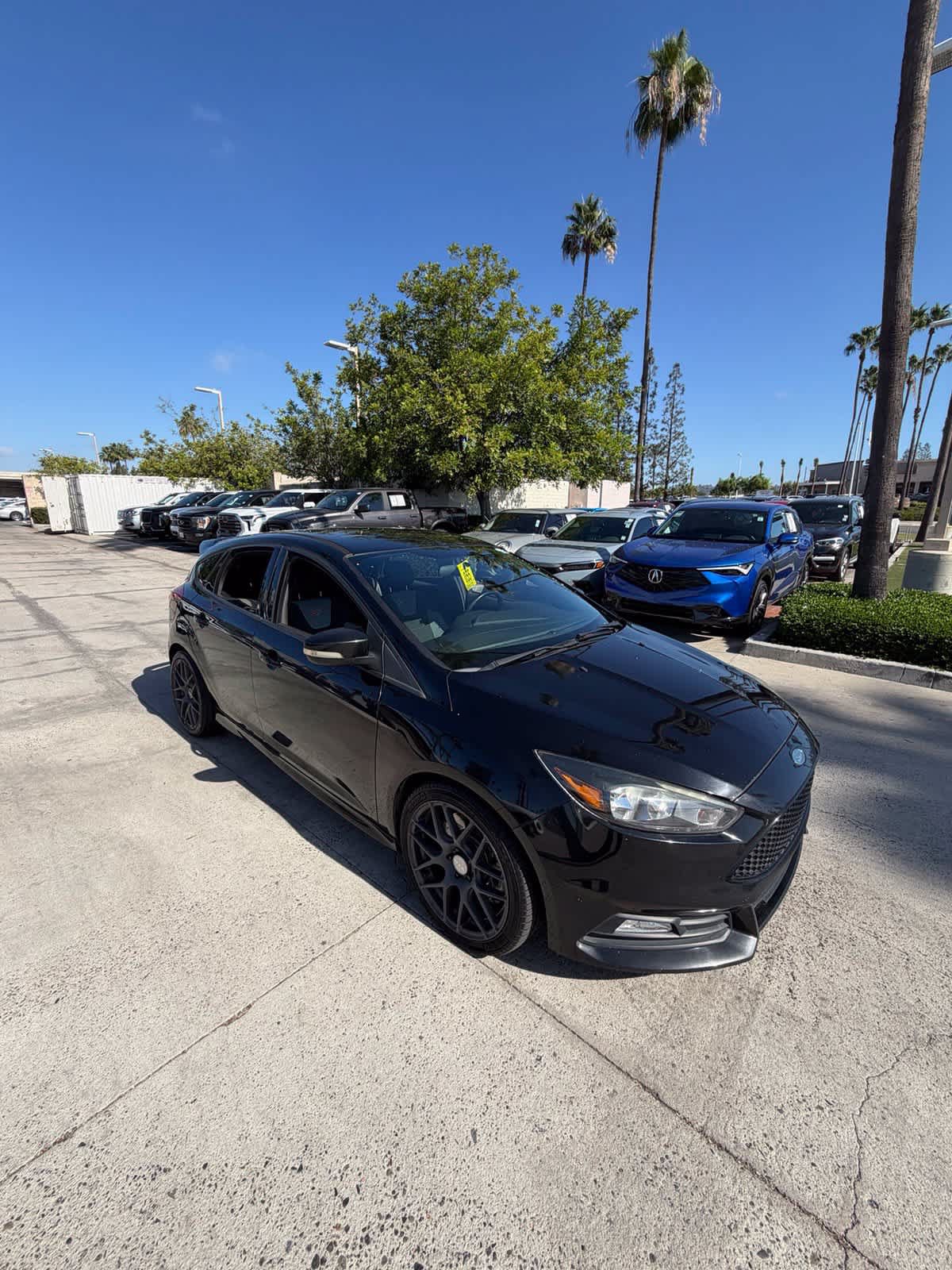 Used 2018 Ford Focus ST FWD image 3