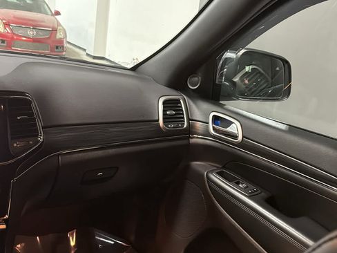 Used 2020 Jeep Grand Cherokee Limited AWD/4WD image 28