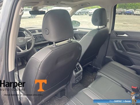 Used 2024 Volkswagen Tiguan SE w/ Panoramic Sunroof Package FWD image 11
