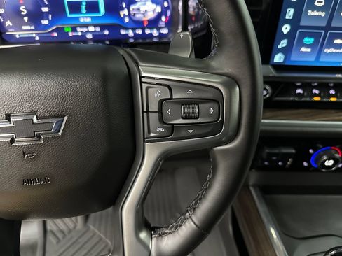 Used 2025 Chevrolet Silverado 1500 LT Trail Boss w/ LT Trail Boss Premium Package AWD/4WD image 16