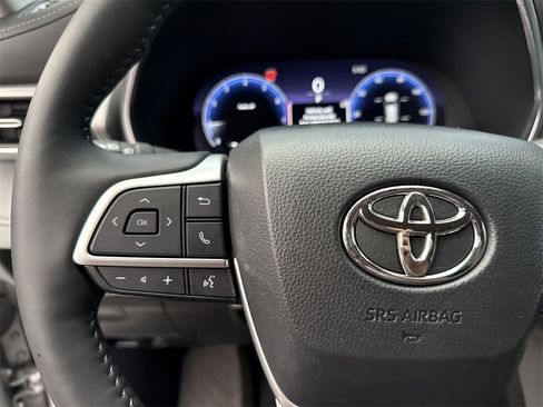 Used 2024 Toyota Highlander LE image 25