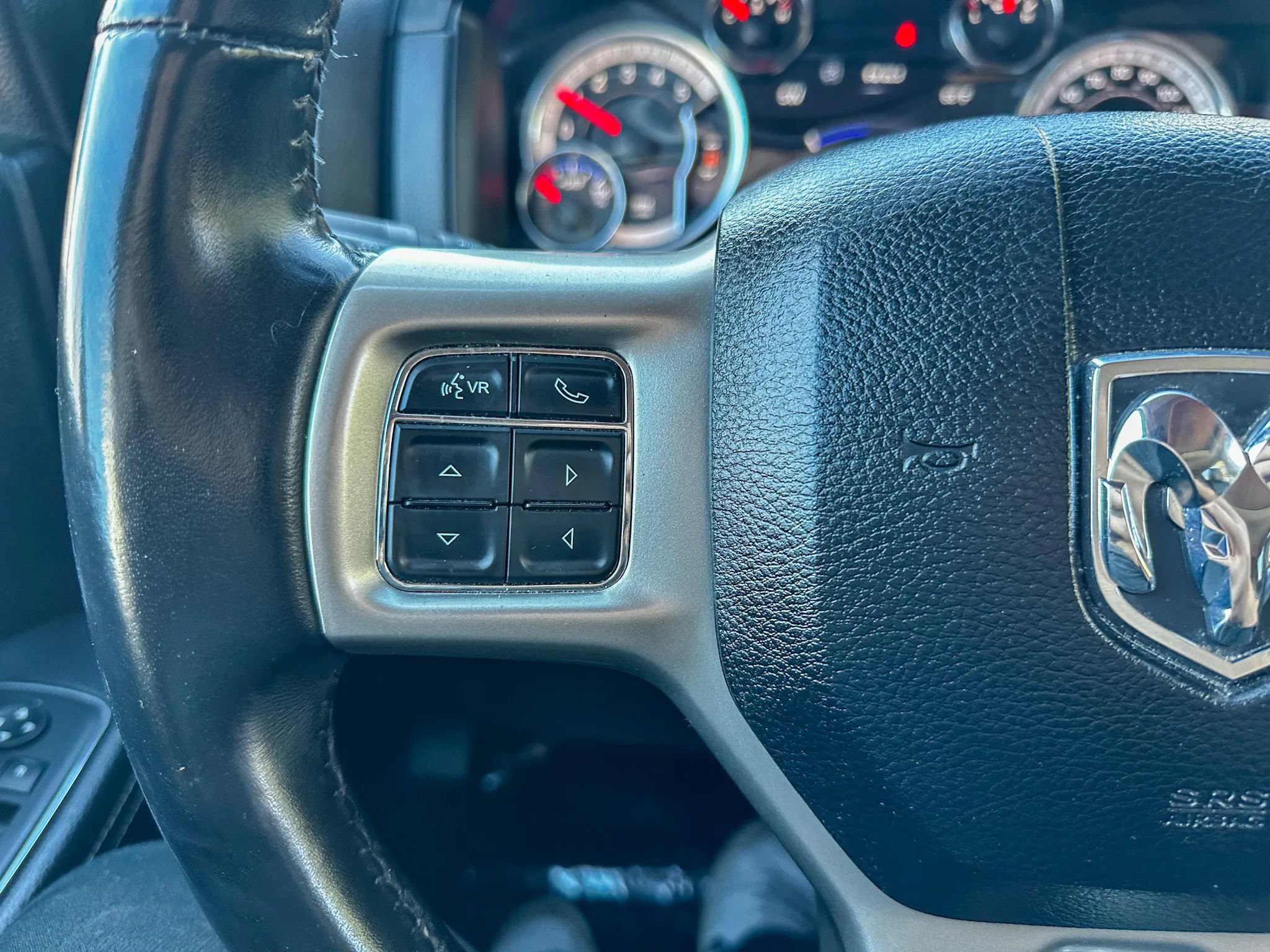 Used 2018 RAM 1500 Laramie w/ Convenience Group AWD/4WD image 16