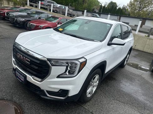 Used 2024 GMC Terrain SLE AWD/4WD image 2
