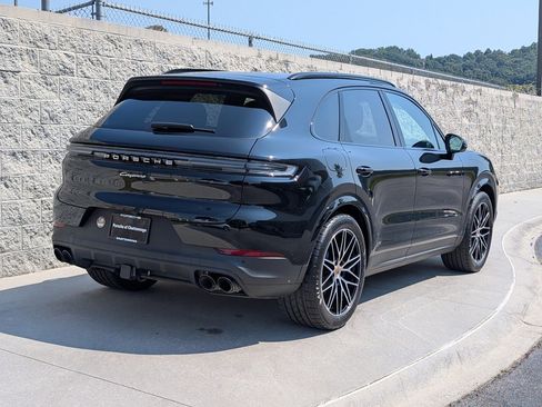 Certified 2025 Porsche Cayenne image 7