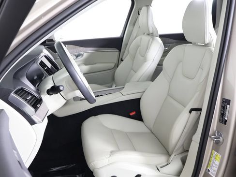Used 2024 Volvo XC90 B5 Plus AWD/4WD image 37