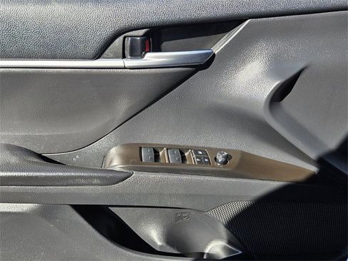 Used 2023 Toyota Camry SE image 26