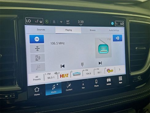 Used 2025 Chrysler Pacifica Limited image 17