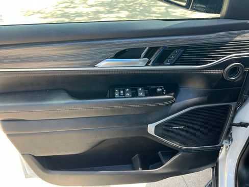 Used 2024 Jeep Wagoneer L Series II w/ Flexible Seating Group AWD/4WD image 9