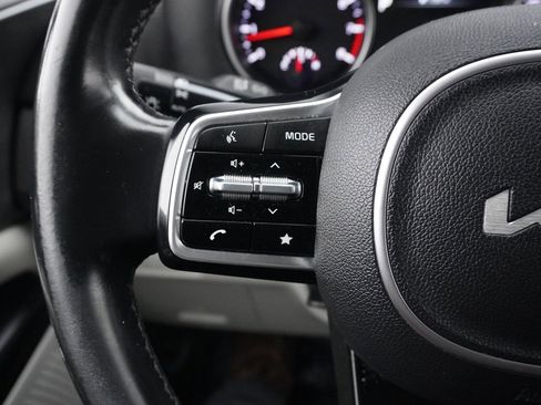 Used 2022 Kia Carnival LX image 48