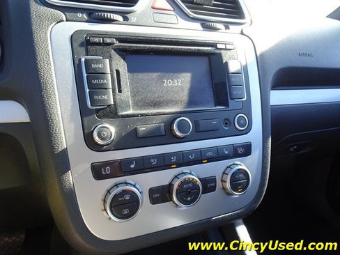 Used 2014 Volkswagen Eos Komfort FWD image 17
