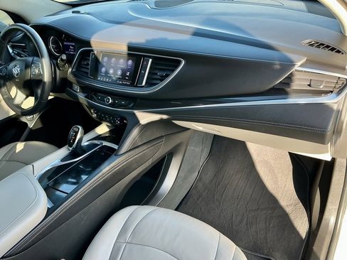 Used 2020 Buick Enclave Essence image 24