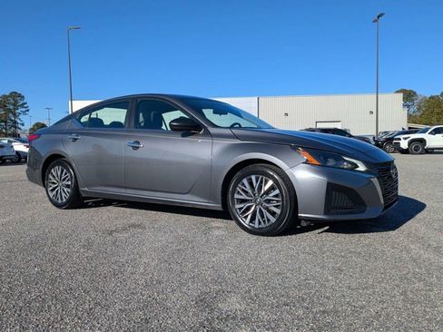 Certified 2024 Nissan Altima 2.5 SV image 2