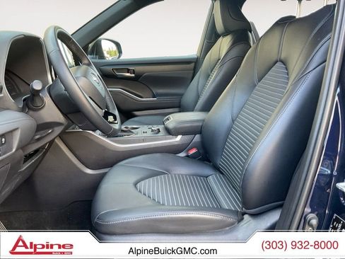 Used 2025 Toyota Highlander XSE AWD/4WD image 9