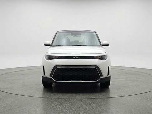 Used 2025 Kia Soul LX w/ LX Technology Package FWD image 2