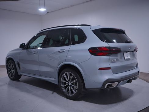 Used 2025 BMW X5 xDrive40i w/ M Sport Package image 3