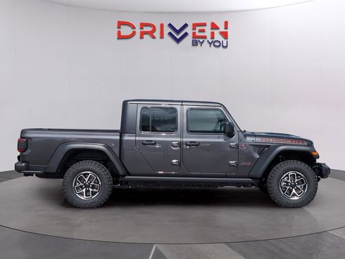 Used 2025 Jeep Gladiator Rubicon w/ Safety Group AWD/4WD image 6