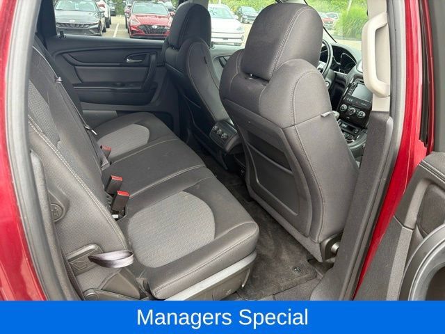 Used 2015 Chevrolet Traverse LT w/ Style and Technology Package FWD image 4