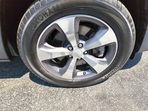 Used 2019 Jeep Cherokee Limited AWD/4WD image 12