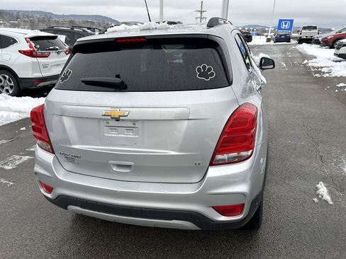 Used 2019 Chevrolet Trax LT w/ LT Convenience Package image 8
