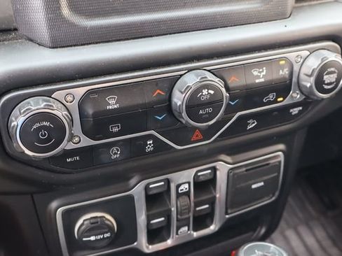 Used 2018 Jeep Wrangler Unlimited Sahara AWD/4WD image 7