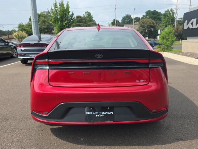 Used 2025 Toyota Prius LE FWD image 4