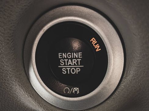 Used 2018 Chrysler Pacifica Touring-L FWD image 5