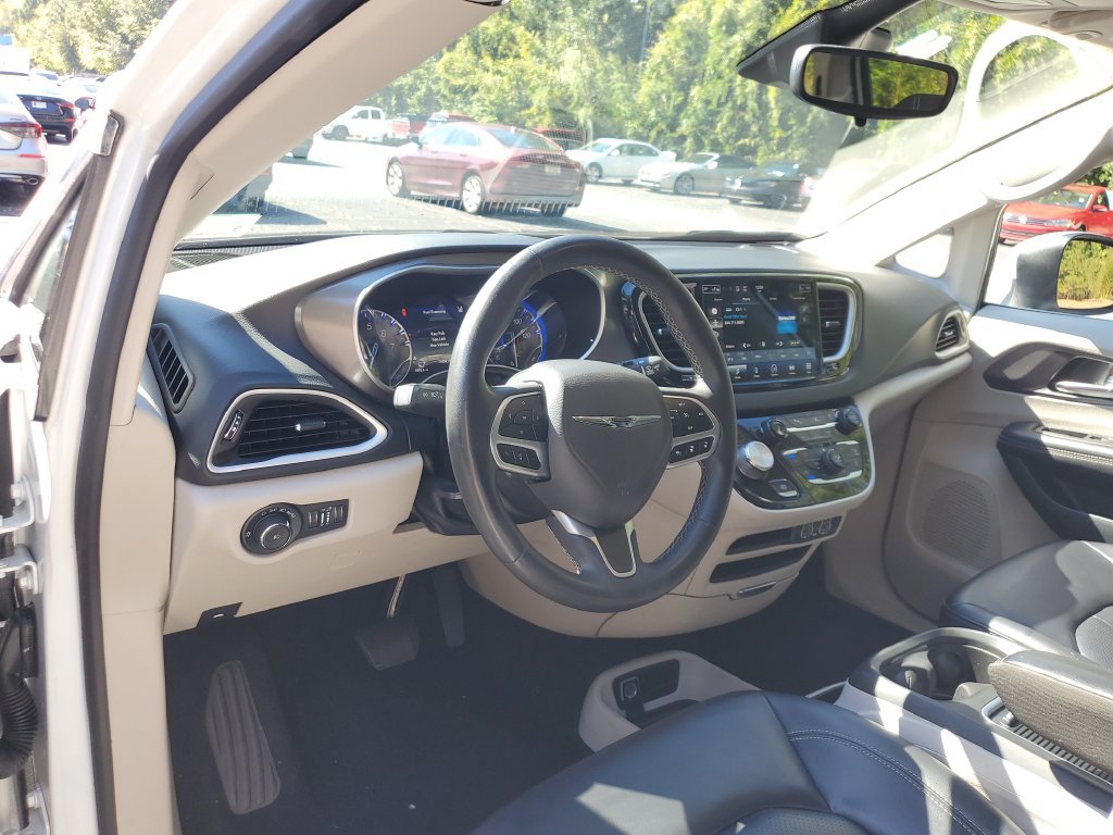 Used 2023 Chrysler Pacifica Touring-L FWD image 20