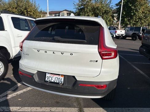 Used 2023 Volvo XC40 B5 Ultimate w/ Protection Package Premier image 10