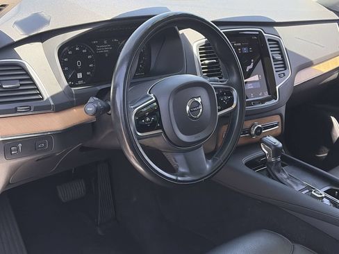 Used 2021 Volvo XC90 T6 Momentum w/ Climate Package AWD/4WD image 17