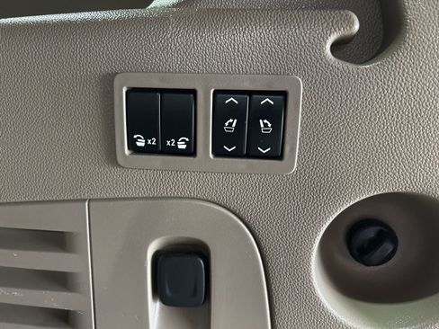 Used 2019 Chevrolet Suburban Premier AWD/4WD image 17