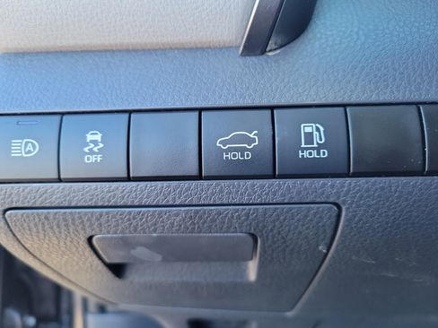 Used 2022 Toyota Camry LE image 19