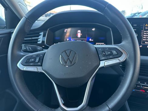 Used 2025 Volkswagen Jetta SE image 27
