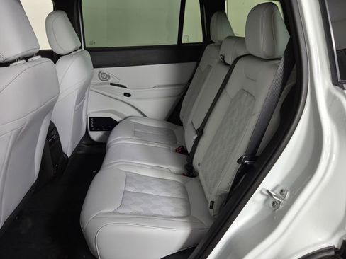 New 2026 Jeep Cherokee Overland image 28