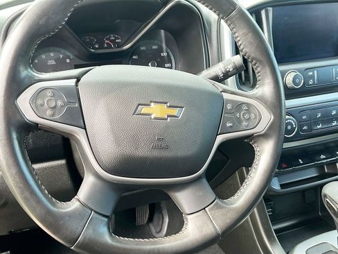 Used 2022 Chevrolet Colorado LT w/ LT Convenience Package RWD image 11