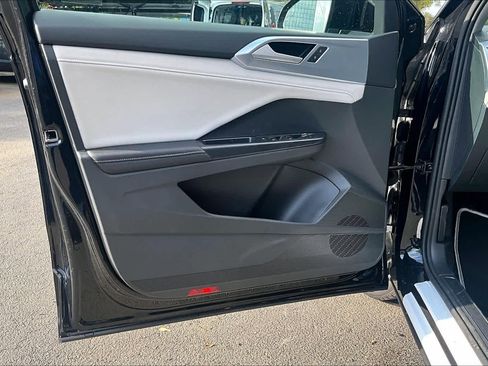 New 2026 Volkswagen Taos SE FWD image 10