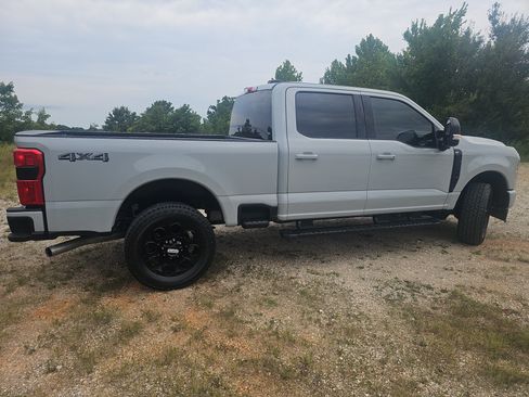Used 2025 Ford F250 XLT w/ Black Appearance Package AWD/4WD image 3