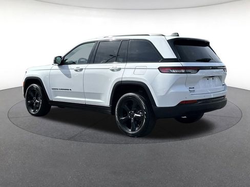 Certified 2025 Jeep Grand Cherokee Limited w/ Black Appearance Package AWD/4WD image 3