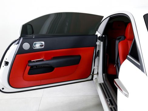 Used 2019 Rolls-Royce Wraith image 23