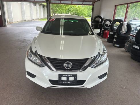 Used 2016 Nissan Altima 2.5 S w/ Power Driver Seat Package FWD image 2