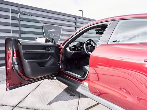 Used 2021 Porsche Taycan 4S image 30