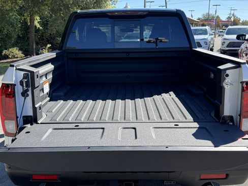 Used 2024 Honda Ridgeline Black Edition image 5
