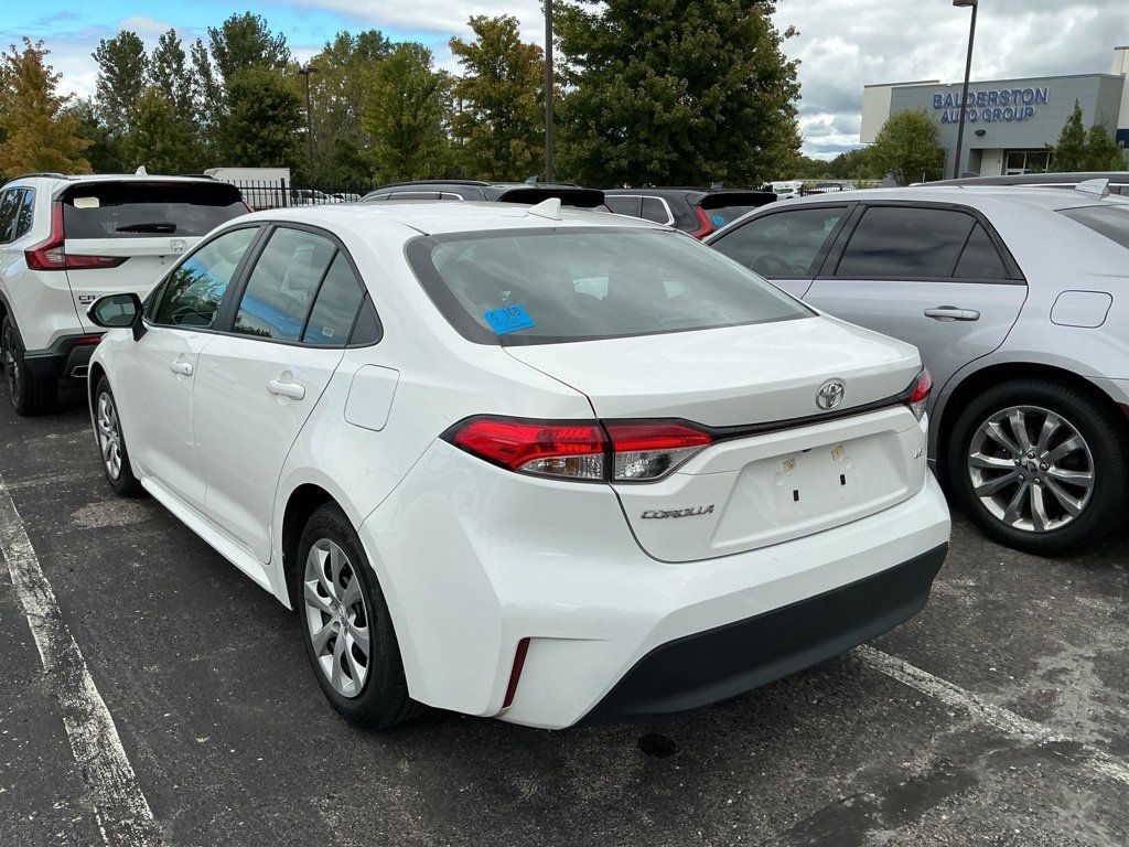Used 2025 Toyota Corolla LE FWD image 7